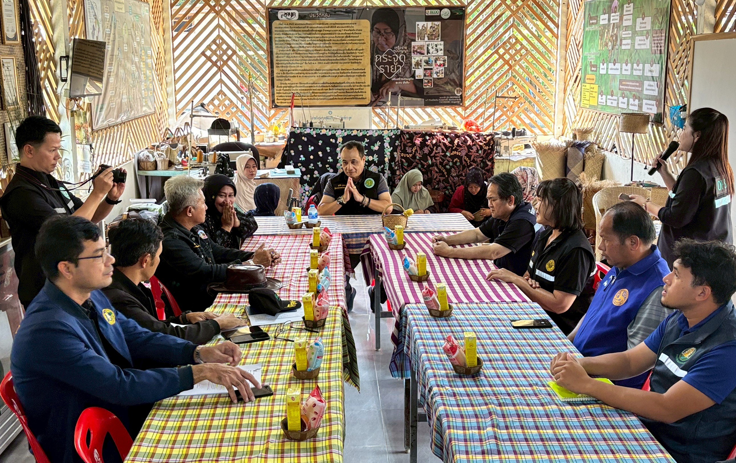 title - ผู้ตรวจราชการ ส.ป.ก. ลงพื้นที่ตรวจราชการ ร่วมกับ ผู้ตรวจราชการกระทรวงเกษตรและสหกรณ์ ณ กลุ่มวิสาหกิจชุมชนแปรรูปผลิตภัณฑ์กระจูดรายา จังหวัดนราธิวาส